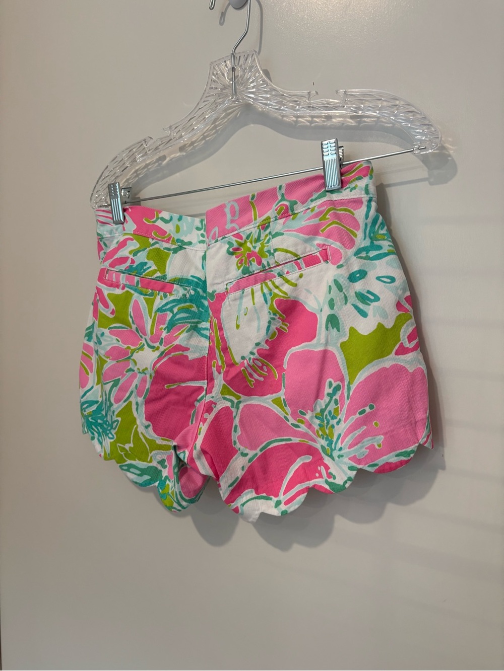 Lilly Pulitzer Floral Scallop Hem Buttercup Shorts. Coastal Preppy Colorful 4 - Picture 14 of 14
